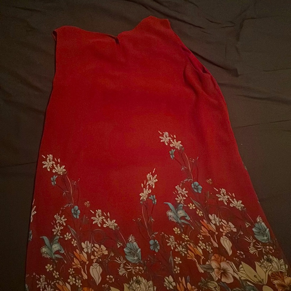 A red floral dress with…POCKETS!!!
